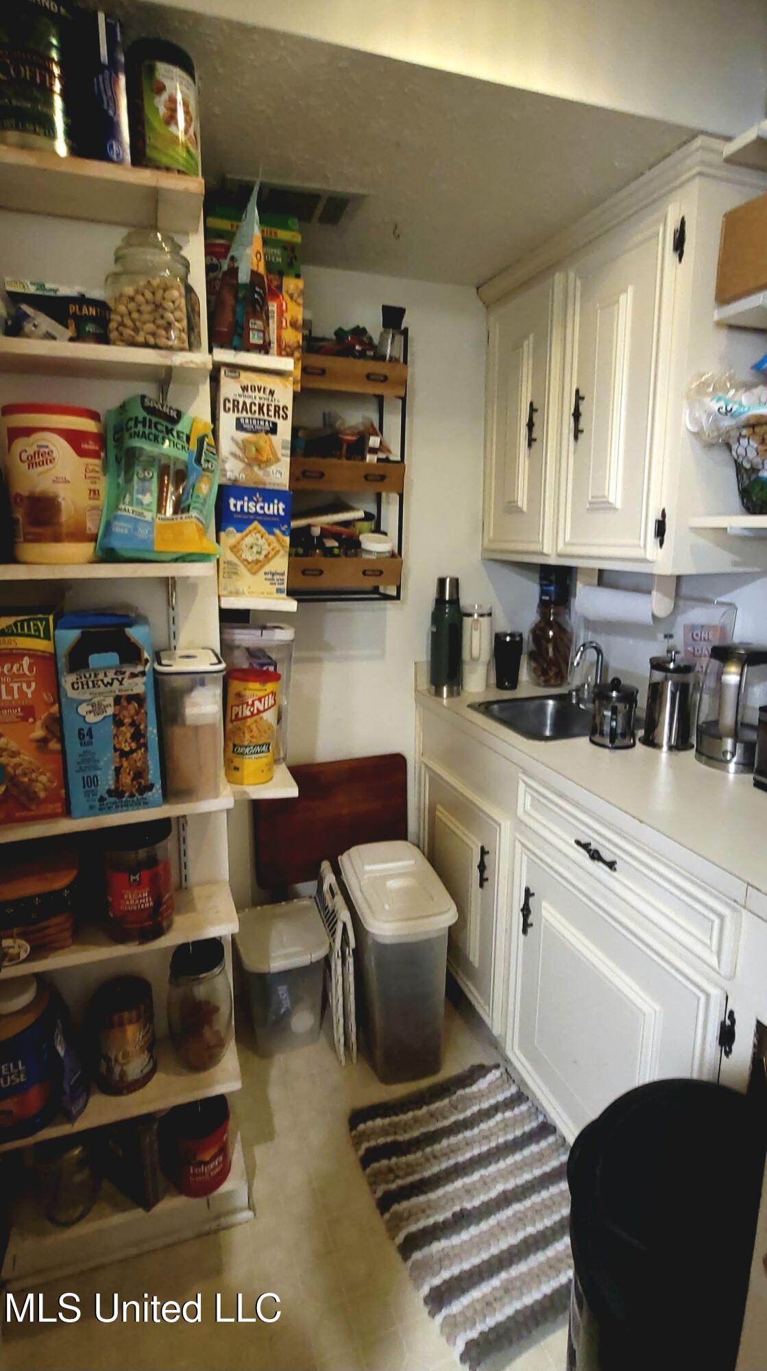 415 St Augustine Drive Madison, MS 39110 - Photo 12 of 52 Butler pantry