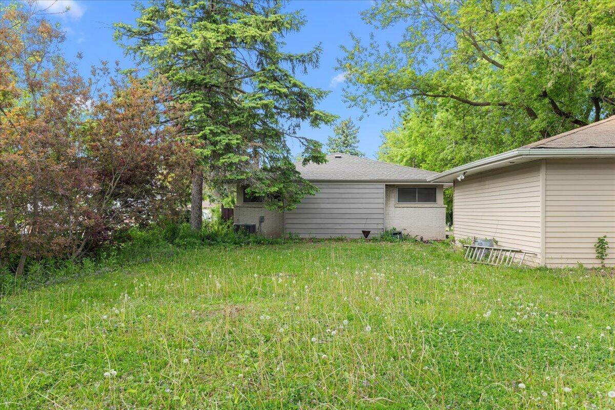 3223 West Cold Spring Road Greenfield, WI 53221 - Photo 26 of 35 29-Cold Spring-29