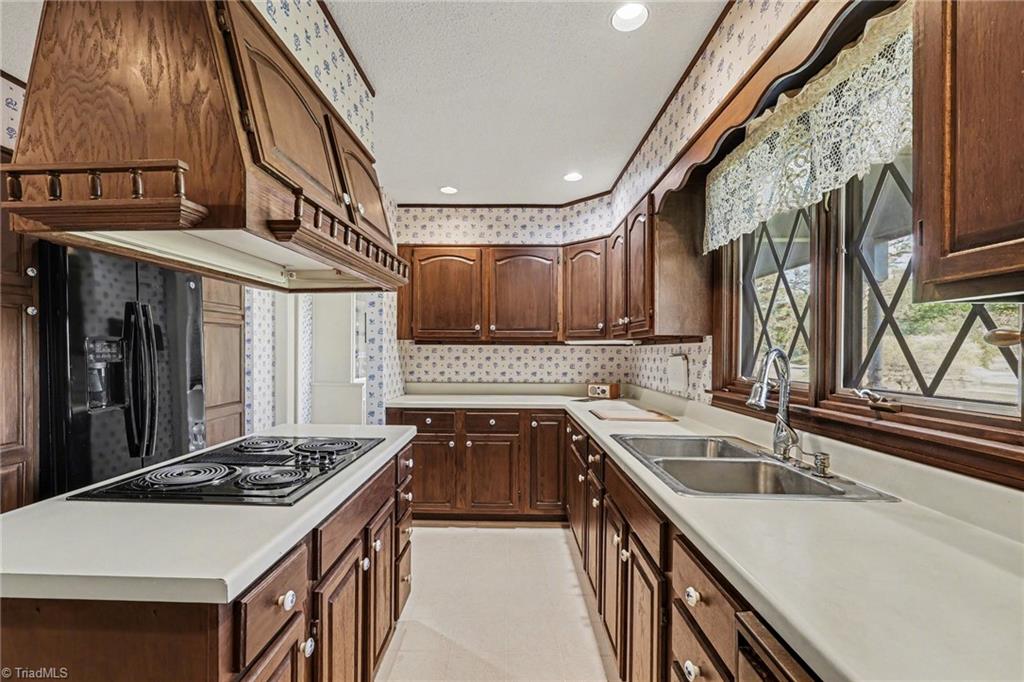 315 Dorado Drive High Point, NC 27265 - Photo 16 of 36