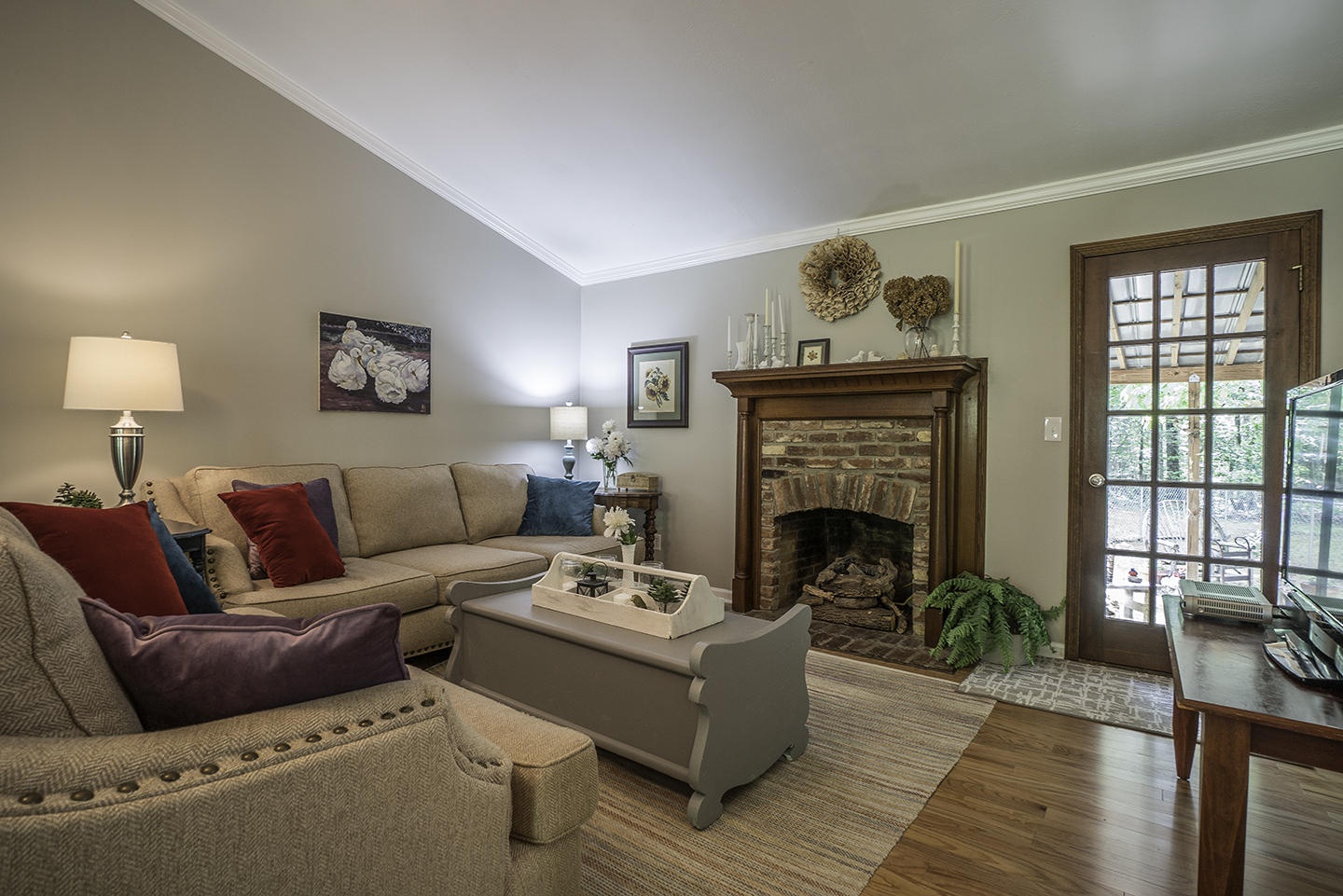 6910 Igou Ferry Road Harrison, TN 37341 - Photo 15 of 48 Living Room 3
