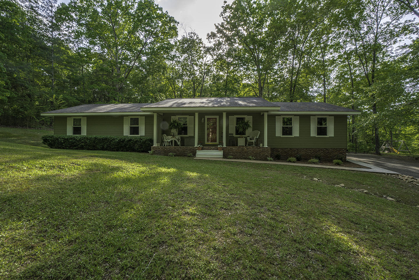 6910 Igou Ferry Road Harrison, TN 37341 - Photo 3 of 48 Outside Front 3