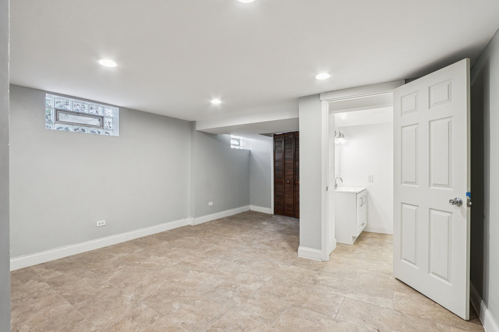 1336 East 73rd Street Chicago, IL 60619 - Photo 20 of 32 a view of an empty room