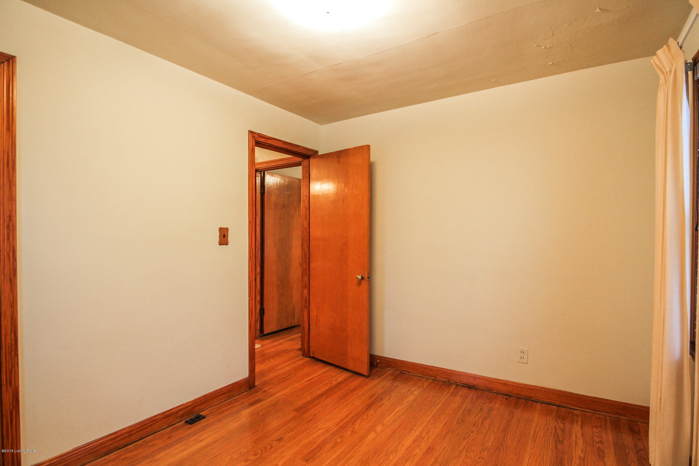 9107 Chenault Road Louisville, KY 40258 - Photo 26 of 35 0043