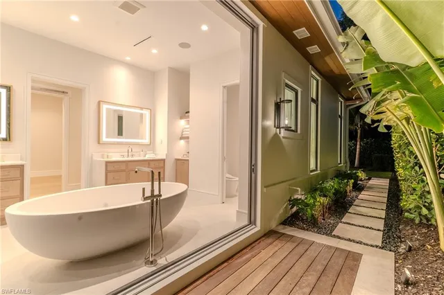 $8,200,000 | 777 Broad Court South, Naples, FL 34102