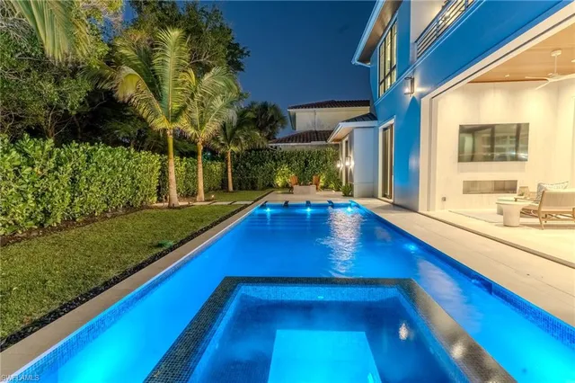 $8,200,000 | 777 Broad Court South, Naples, FL 34102