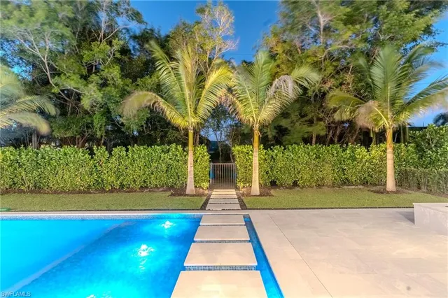 $8,200,000 | 777 Broad Court South, Naples, FL 34102