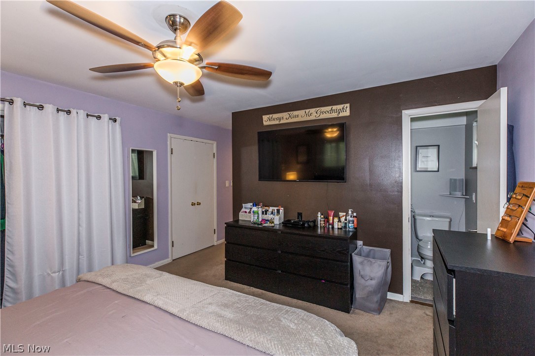 2095 Wyndham Road Akron, OH 44313 - Photo 24 of 40 Owners’s suite Bedroom with carpet floors, ceiling fan, and connected bathroom