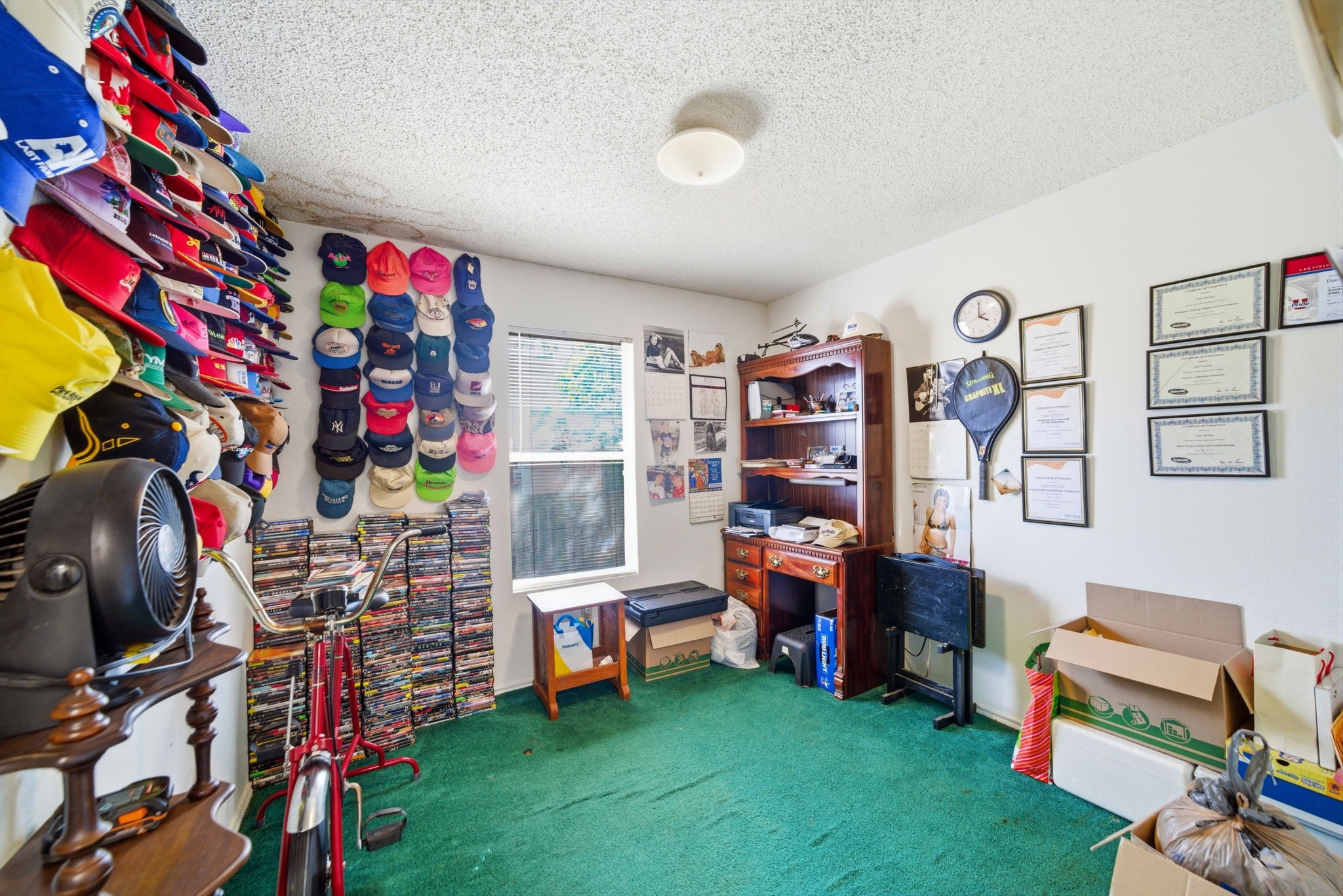 5109 Fitch Street Houston, TX 77016 - Photo 12 of 22 a room with furniture and a flat screen tv