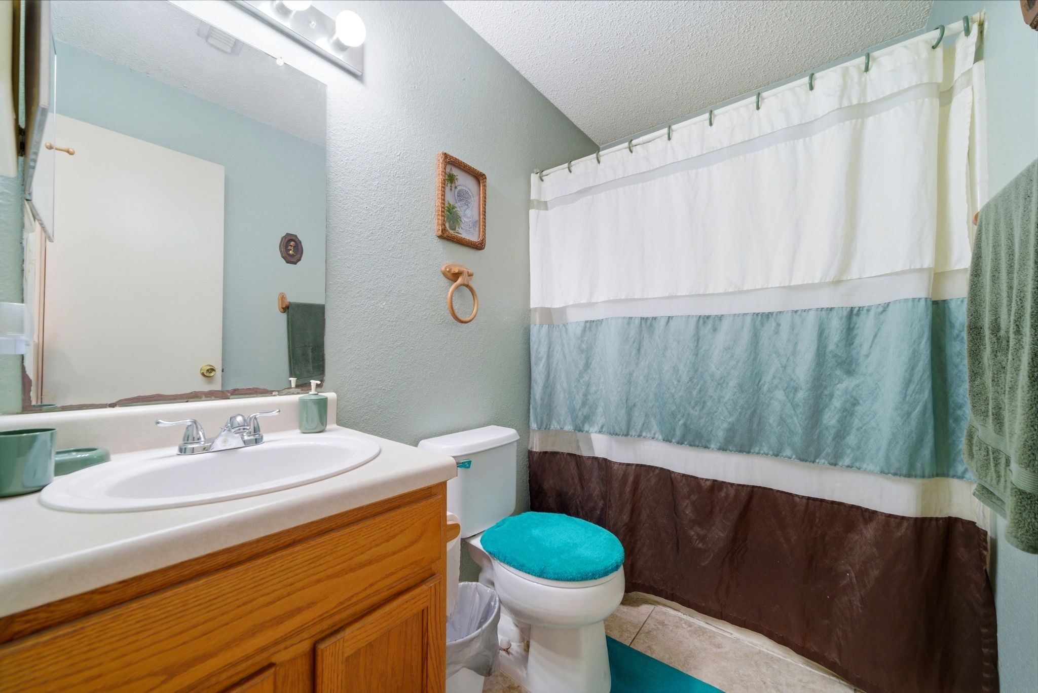 5109 Fitch Street Houston, TX 77016 - Photo 14 of 22 a bathroom with a sink a toilet and a mirror