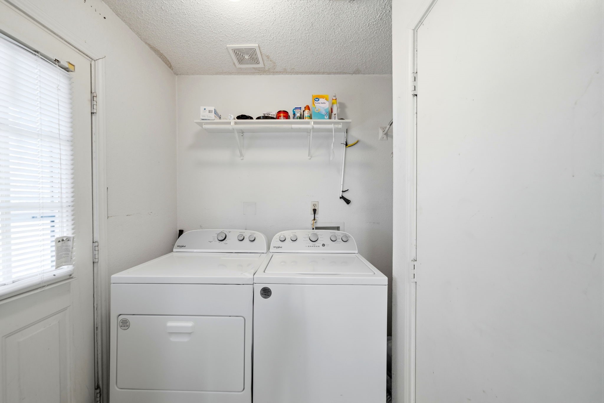 5109 Fitch Street Houston, TX 77016 - Photo 16 of 22 a utility room with dryer and washer