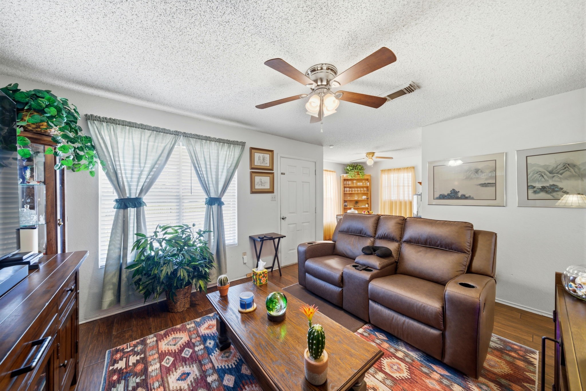 5109 Fitch Street Houston, TX 77016 - Photo 8 of 22 a living room with furniture and a potted plant