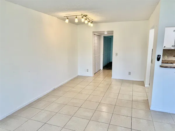 $1,300 | 440 Fanshaw K, Boca Raton, FL 33434