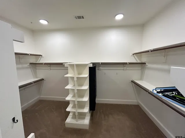 a view of entryway and kitchen