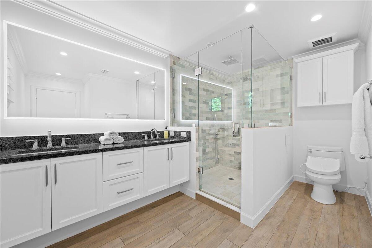 48 Ocean Drive Jupiter, FL 33469 - Photo 16 of 33 Primary Bath