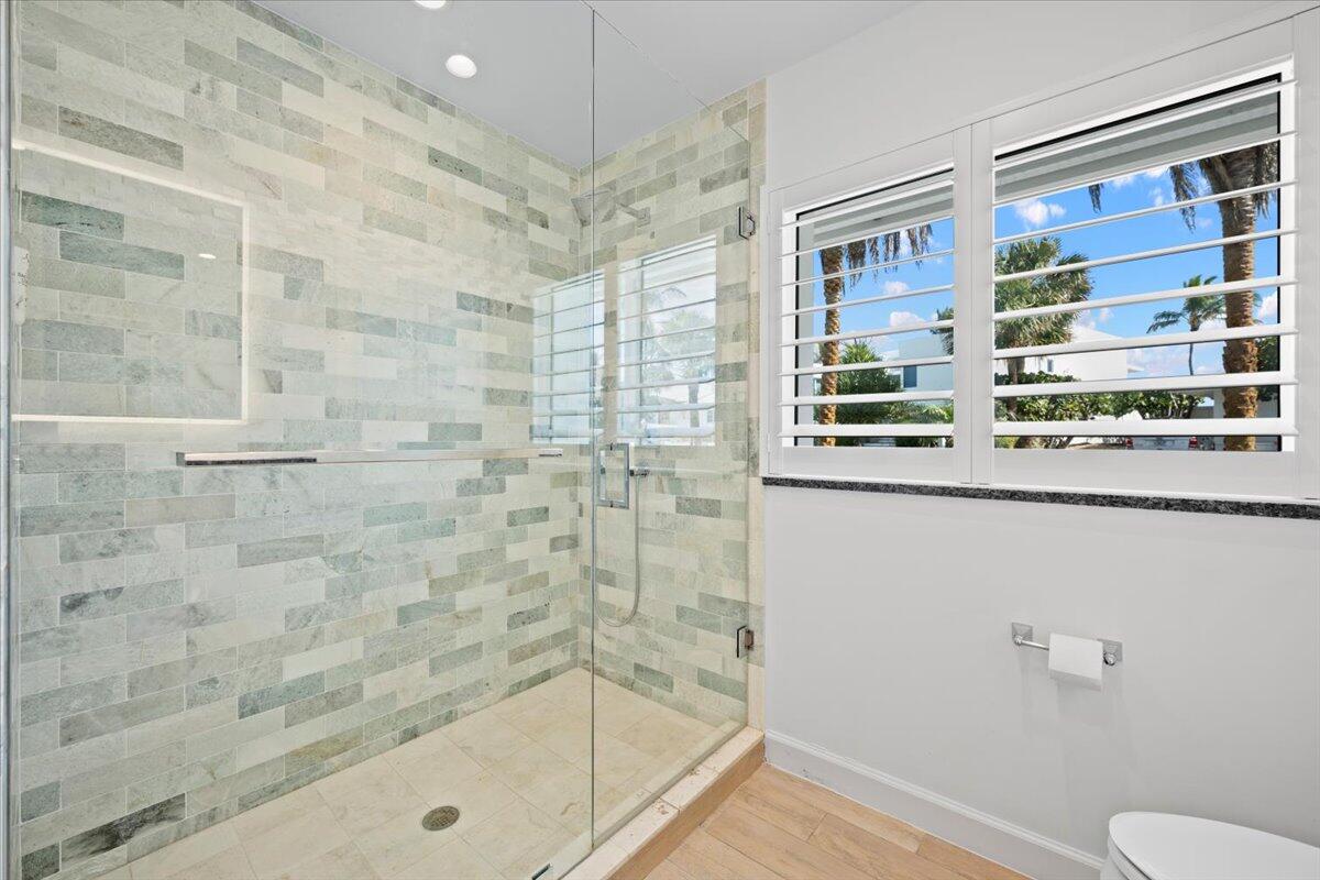 48 Ocean Drive Jupiter, FL 33469 - Photo 18 of 33 2nd Bath