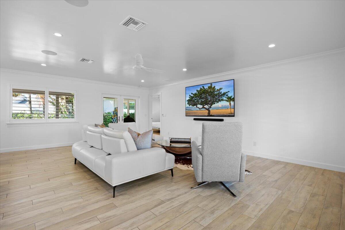 48 Ocean Drive Jupiter, FL 33469 - Photo 8 of 33 Living Room