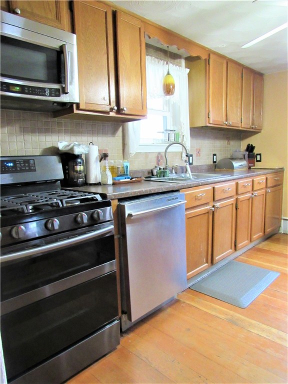 61 Spring Grove Avenue Warwick, RI 02889 - Photo 11 of 39 Gallery Image 11