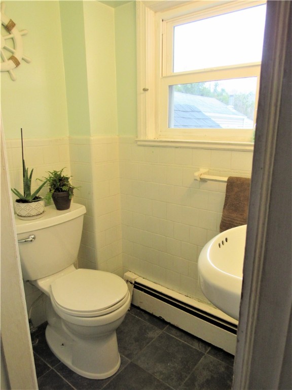 61 Spring Grove Avenue Warwick, RI 02889 - Photo 13 of 39 Gallery Image 13