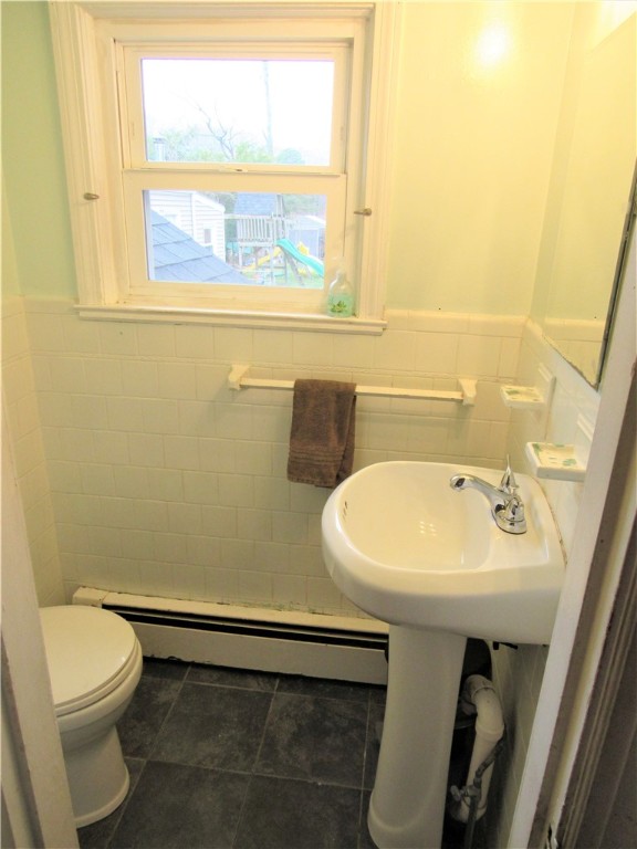61 Spring Grove Avenue Warwick, RI 02889 - Photo 14 of 39 Gallery Image 14