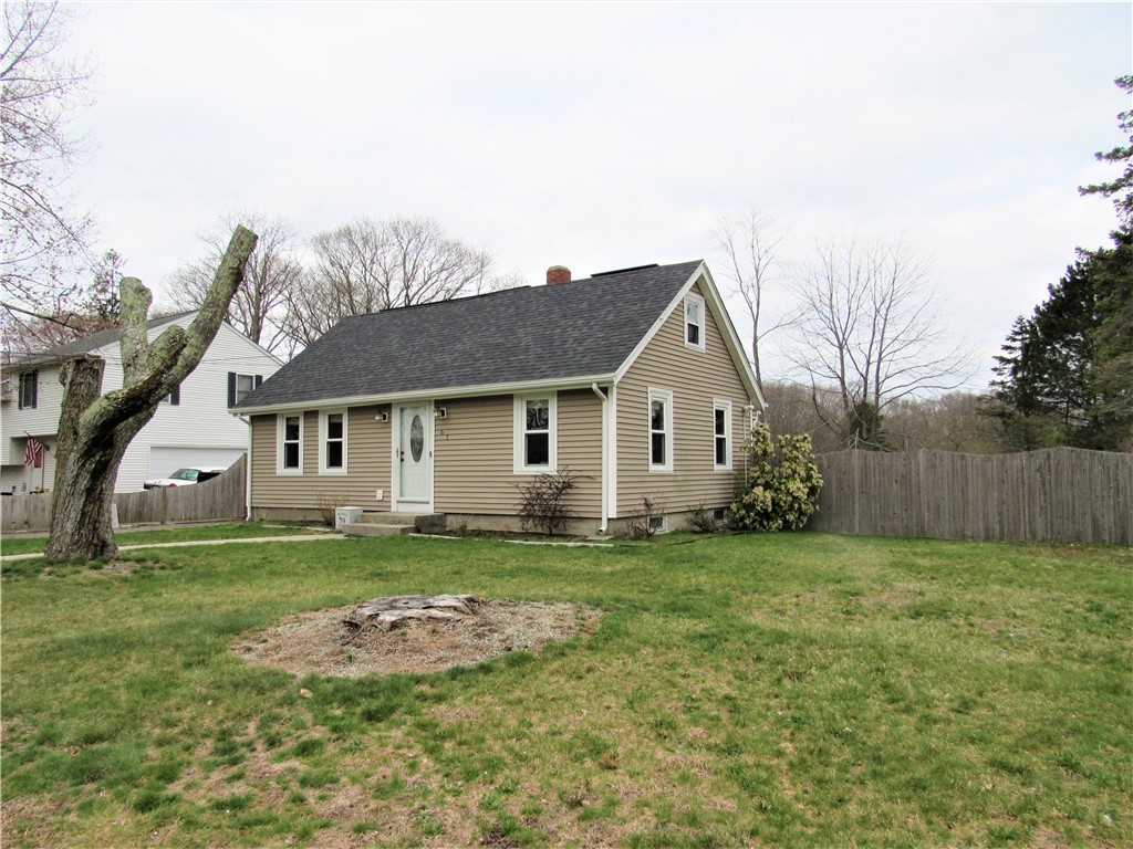 61 Spring Grove Avenue Warwick, RI 02889 - Photo 3 of 39 Gallery Image 3