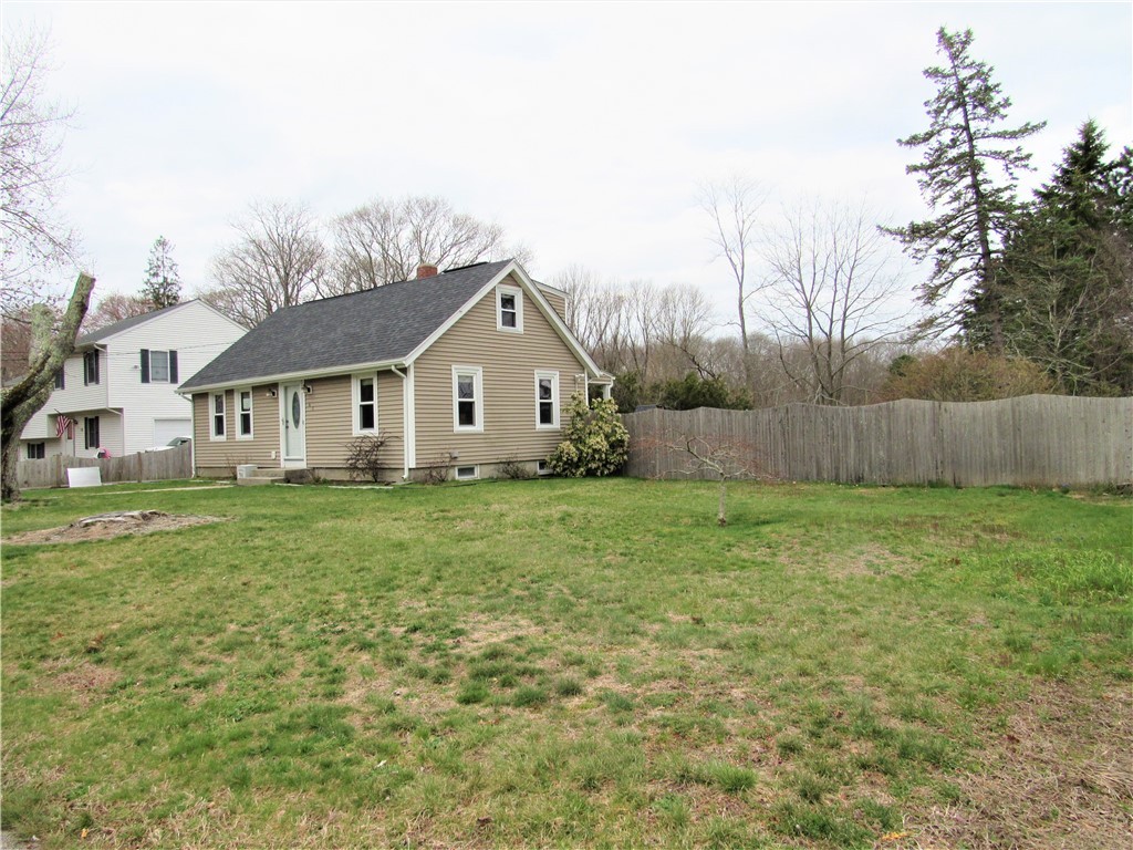 61 Spring Grove Avenue Warwick, RI 02889 - Photo 4 of 39 Gallery Image 4