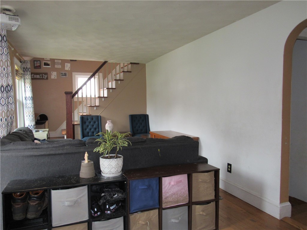 61 Spring Grove Avenue Warwick, RI 02889 - Photo 5 of 39 Gallery Image 5