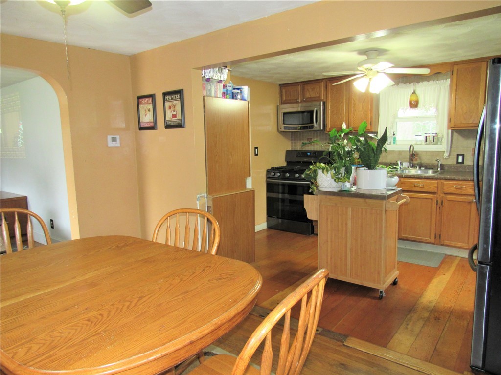 61 Spring Grove Avenue Warwick, RI 02889 - Photo 6 of 39 Gallery Image 6