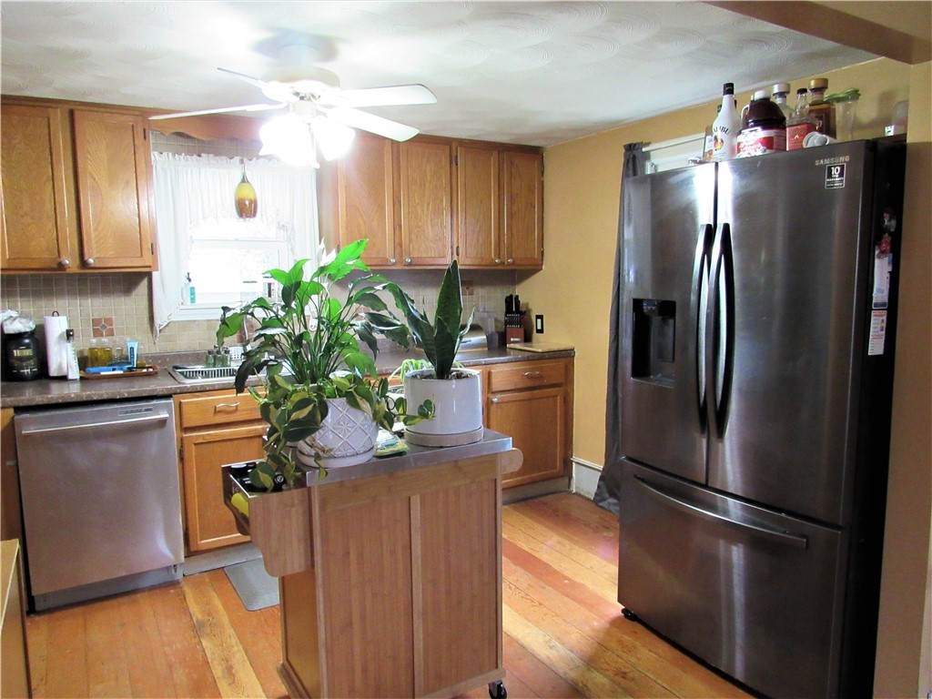 61 Spring Grove Avenue Warwick, RI 02889 - Photo 8 of 39 Gallery Image 8