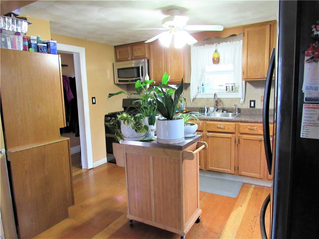 61 Spring Grove Avenue Warwick, RI 02889 - Photo 9 of 39 Gallery Image 9