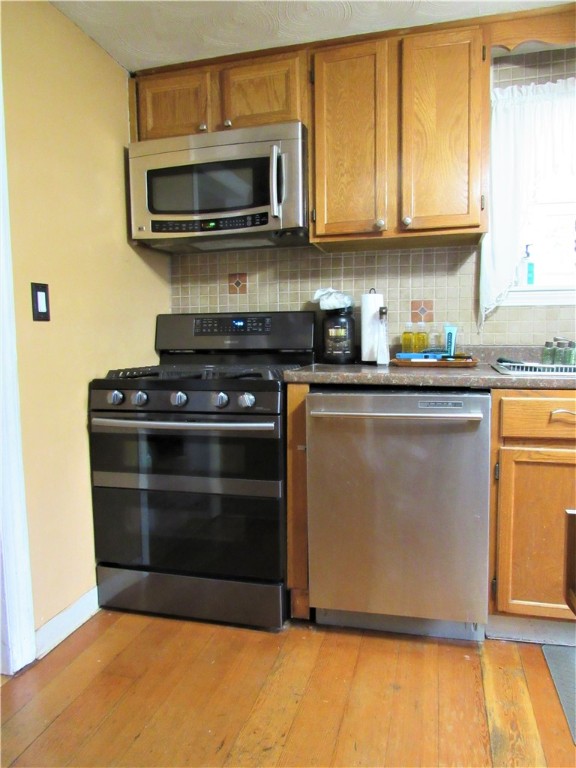 61 Spring Grove Avenue Warwick, RI 02889 - Photo 10 of 39 Gallery Image 10