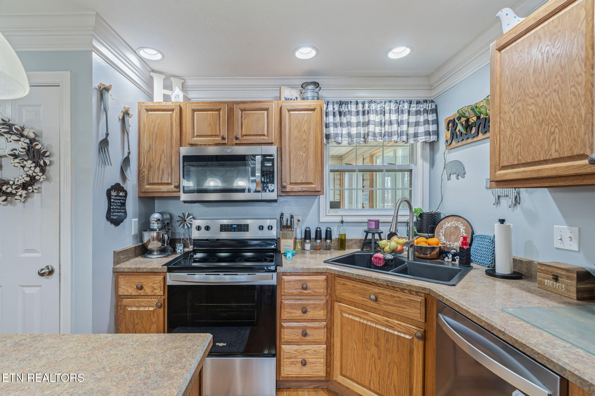 5301 Azinger Lane Corryton, TN 37721 - Photo 16 of 43 17-web-or-mls-5301 Azinger Lane-18