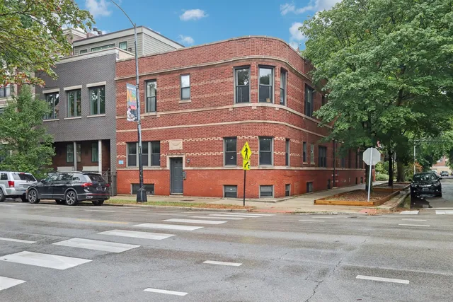 $465,000 | 3733 North Damen Avenue, Unit 1, Chicago, IL 60613