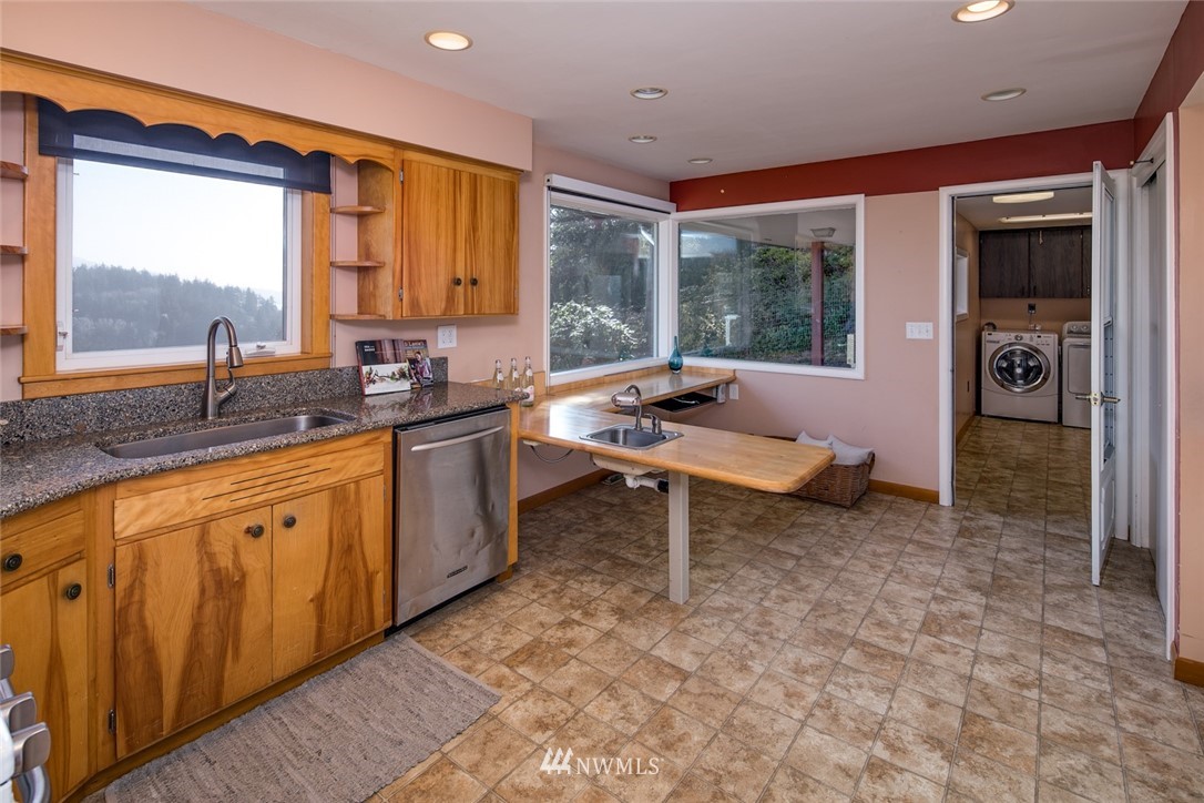 132 Viewcrest Road Bellingham, WA 98229 - Photo 11 of 40