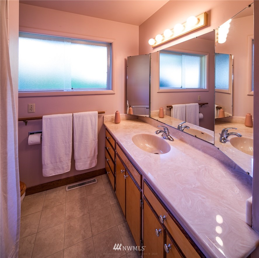 132 Viewcrest Road Bellingham, WA 98229 - Photo 19 of 40