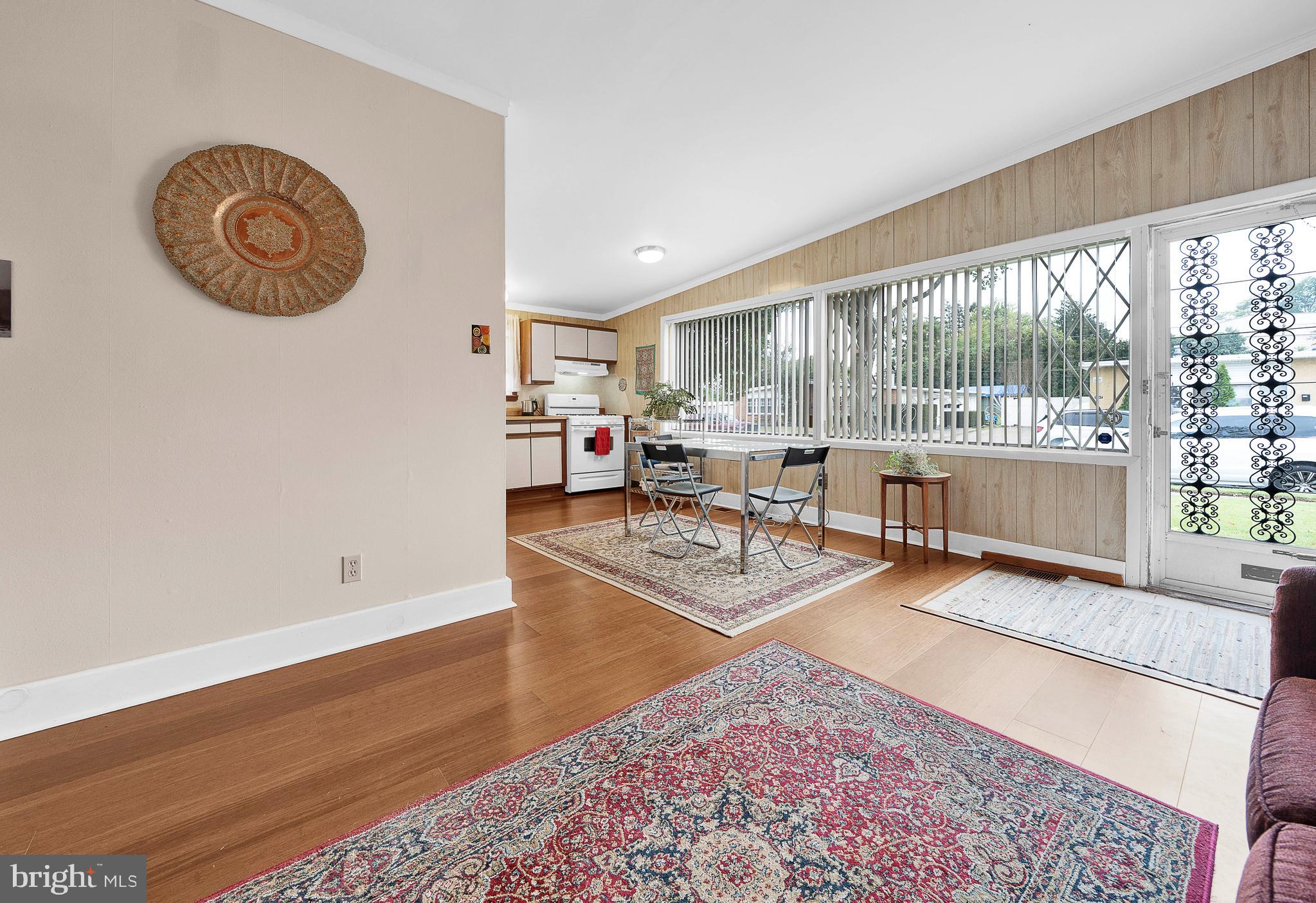 9346 Rising Sun Avenue Philadelphia, PA 19115 - Photo 4 of 28 Livingroom