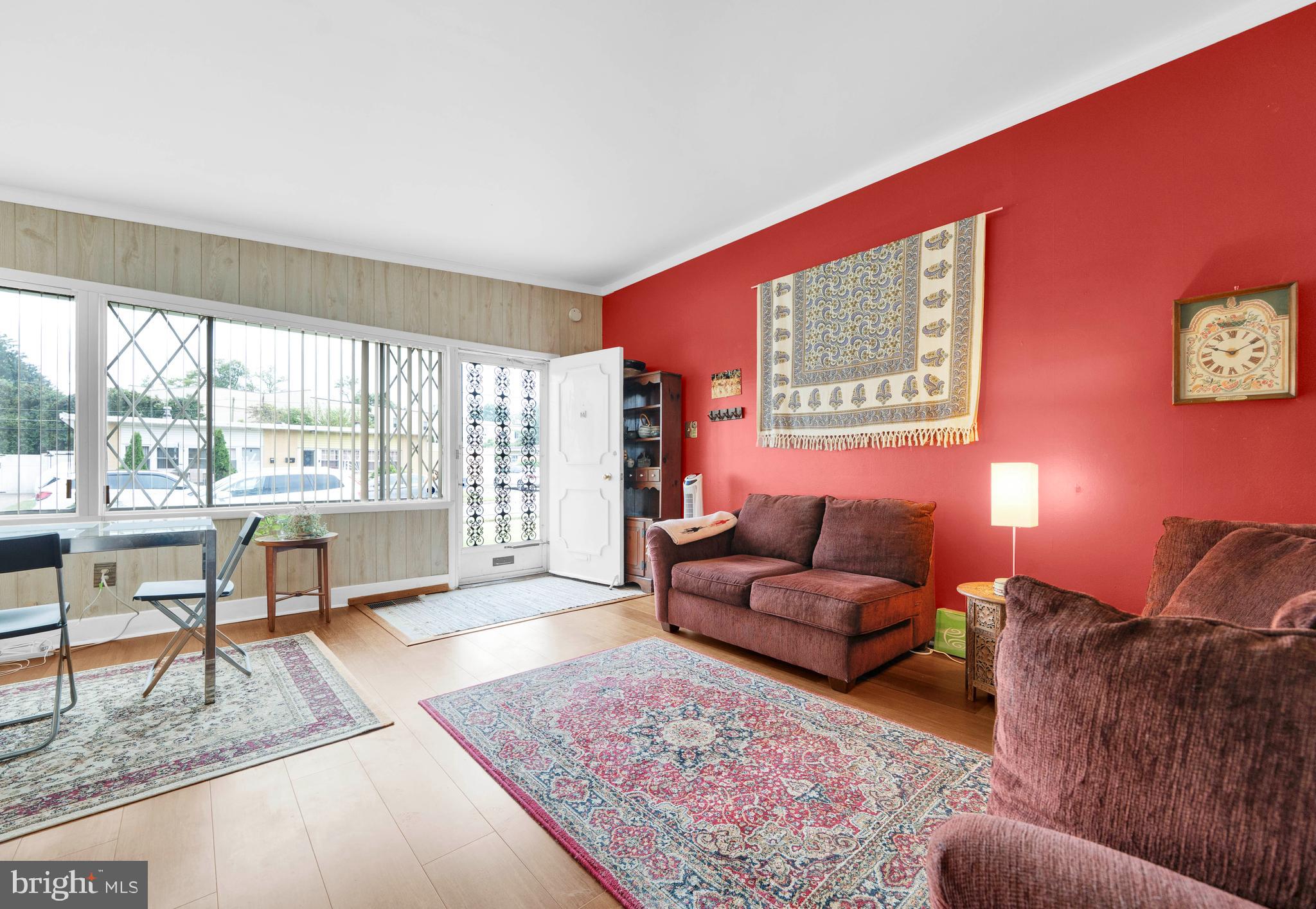 9346 Rising Sun Avenue Philadelphia, PA 19115 - Photo 5 of 28 Livingroom