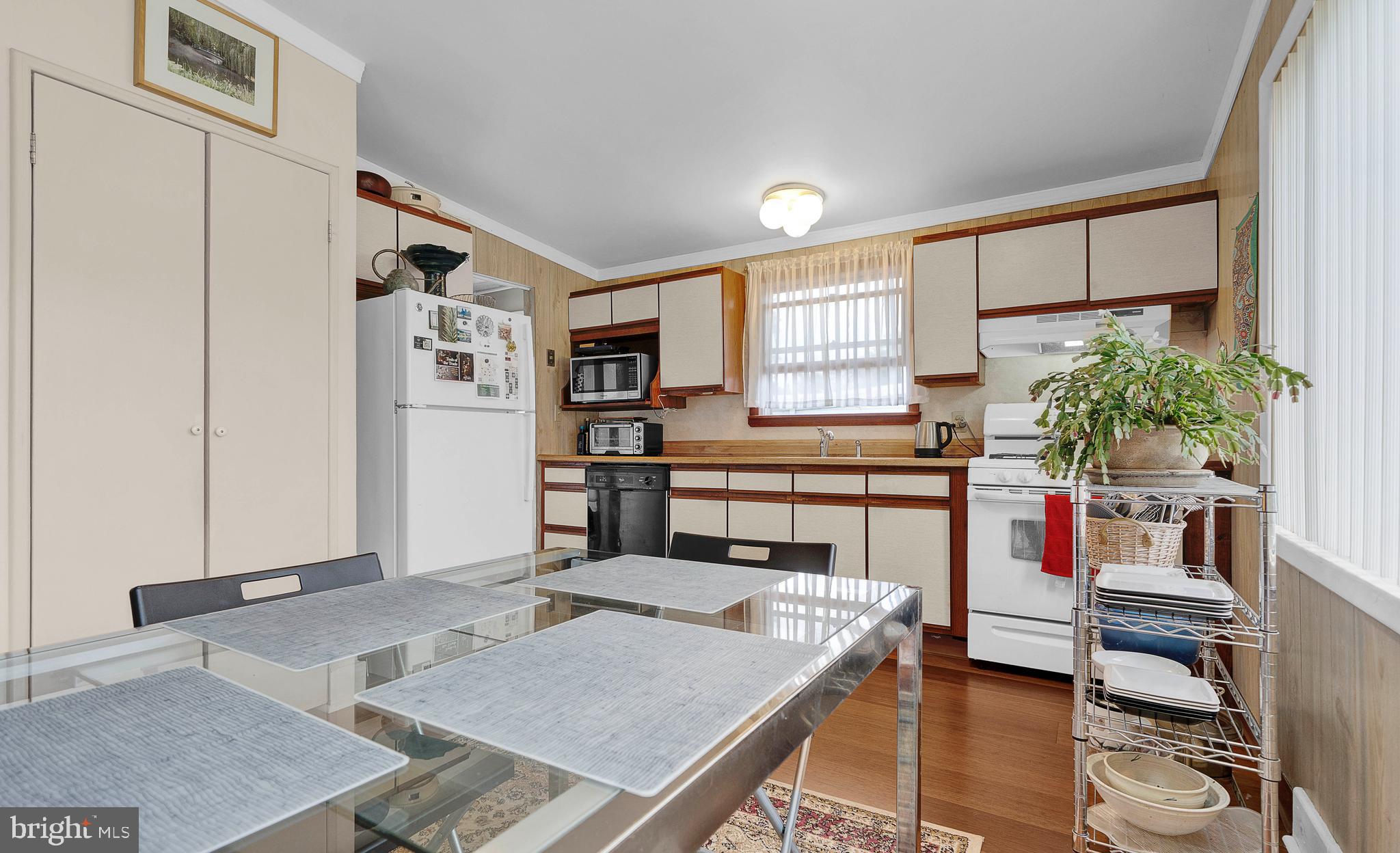 9346 Rising Sun Avenue Philadelphia, PA 19115 - Photo 7 of 28 Kitchen Dinning Area