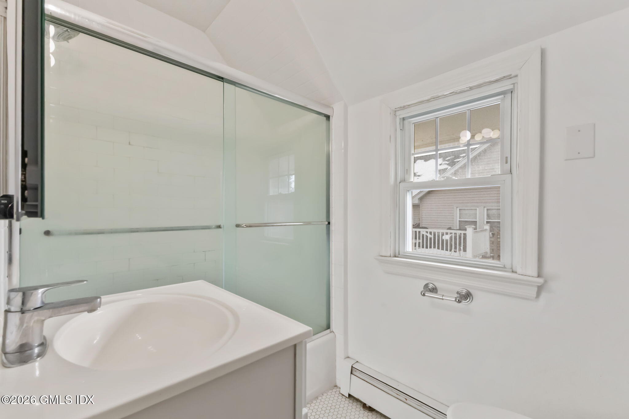 3 Bolling Place Greenwich, CT 06830 - Photo 6 of 7 Full Bath