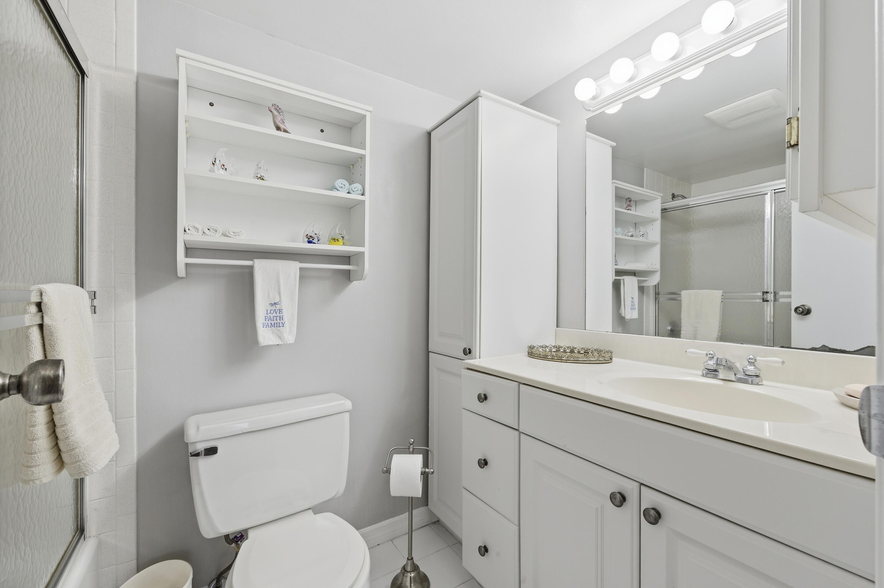 717 Highway 1, Unit 707 Jupiter, FL 33477 - Photo 19 of 33 Primary Bathroom