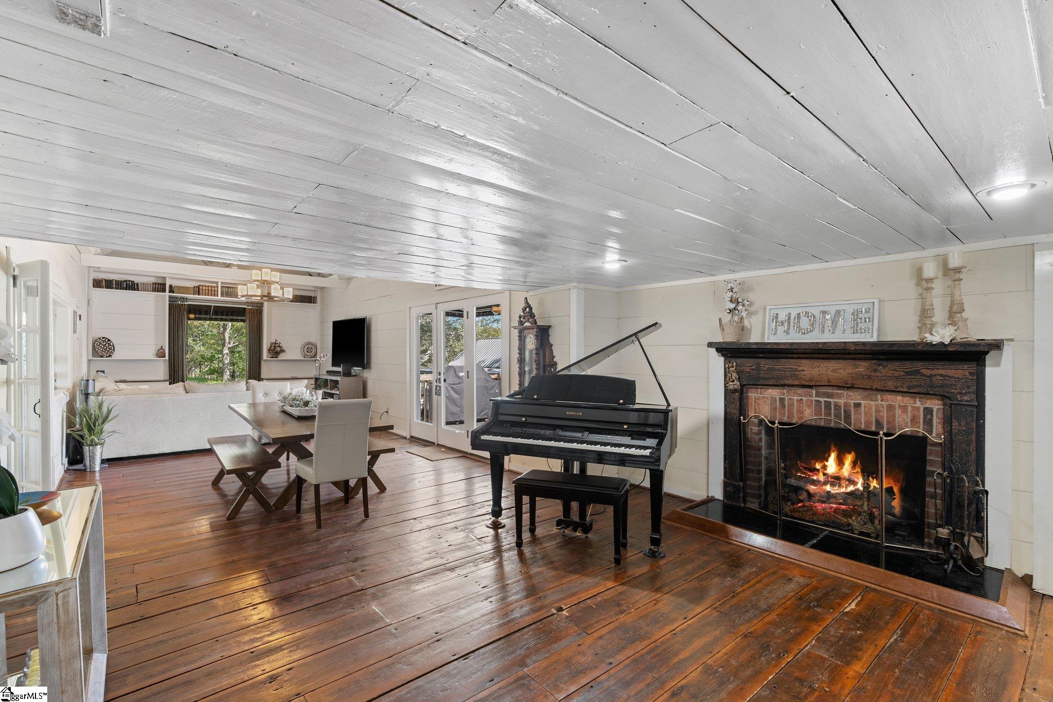 1124 Tugaloo Road Landrum, SC 29356 - Photo 4 of 36