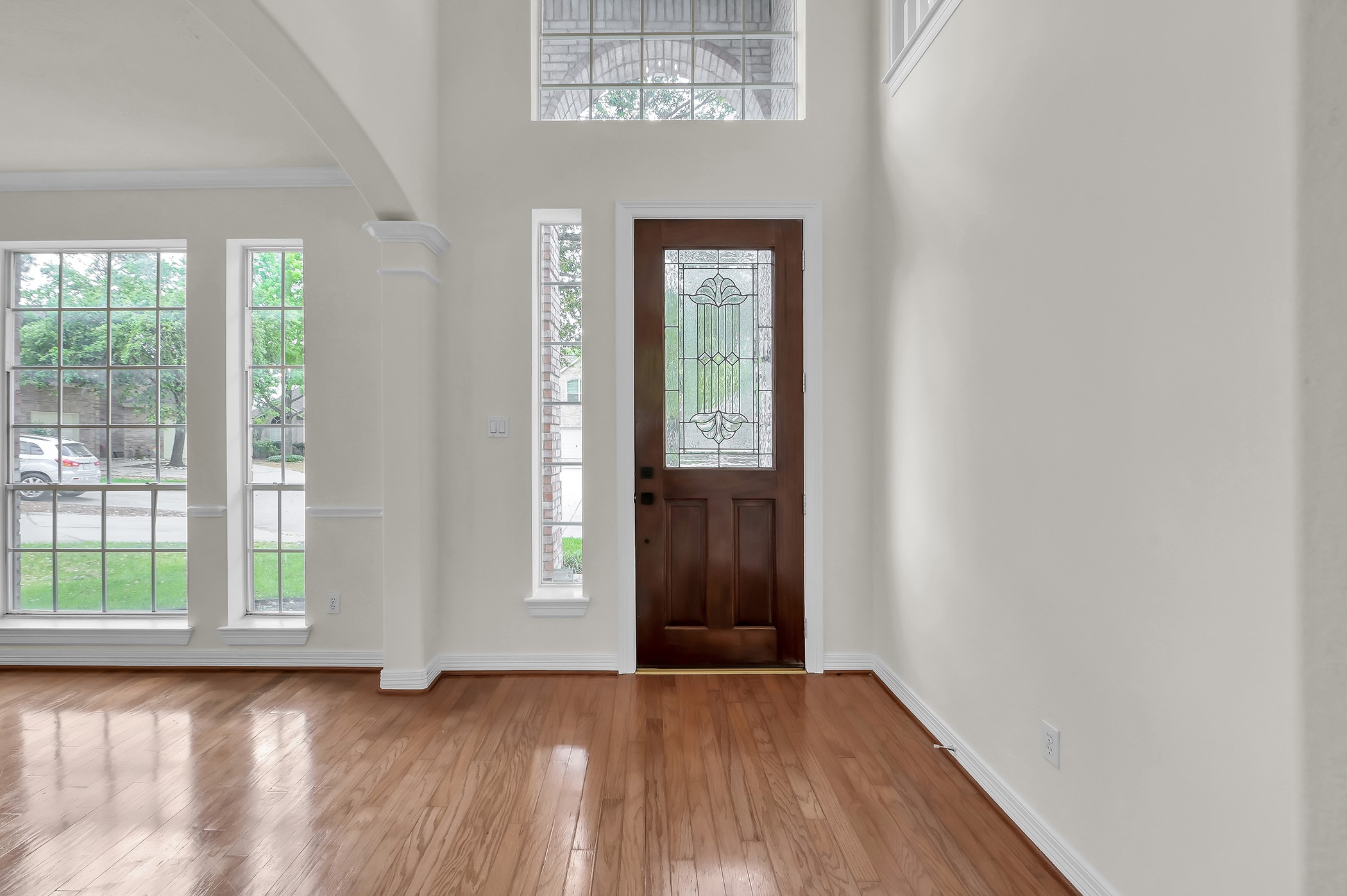 18310 Rittenhouse Park Court Spring, TX 77379 - Photo 4 of 35 2-story entry greets you with an abundance of natural light and fresh paint throughout.