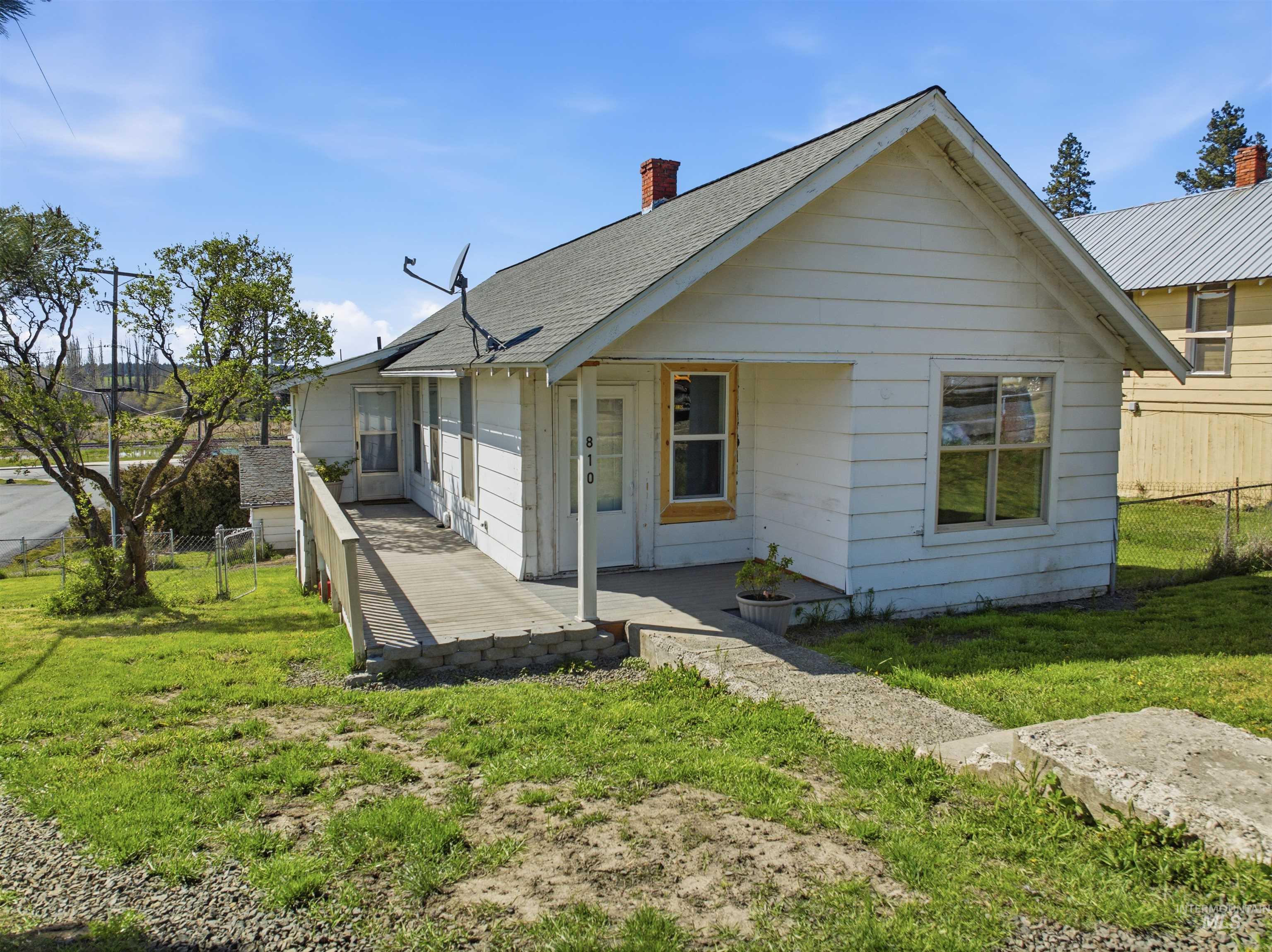 810 Pine Street Potlatch, ID 83855 - Photo 2 of 33 Single-story residence featuring white horizontal siding and a gray shingle roof