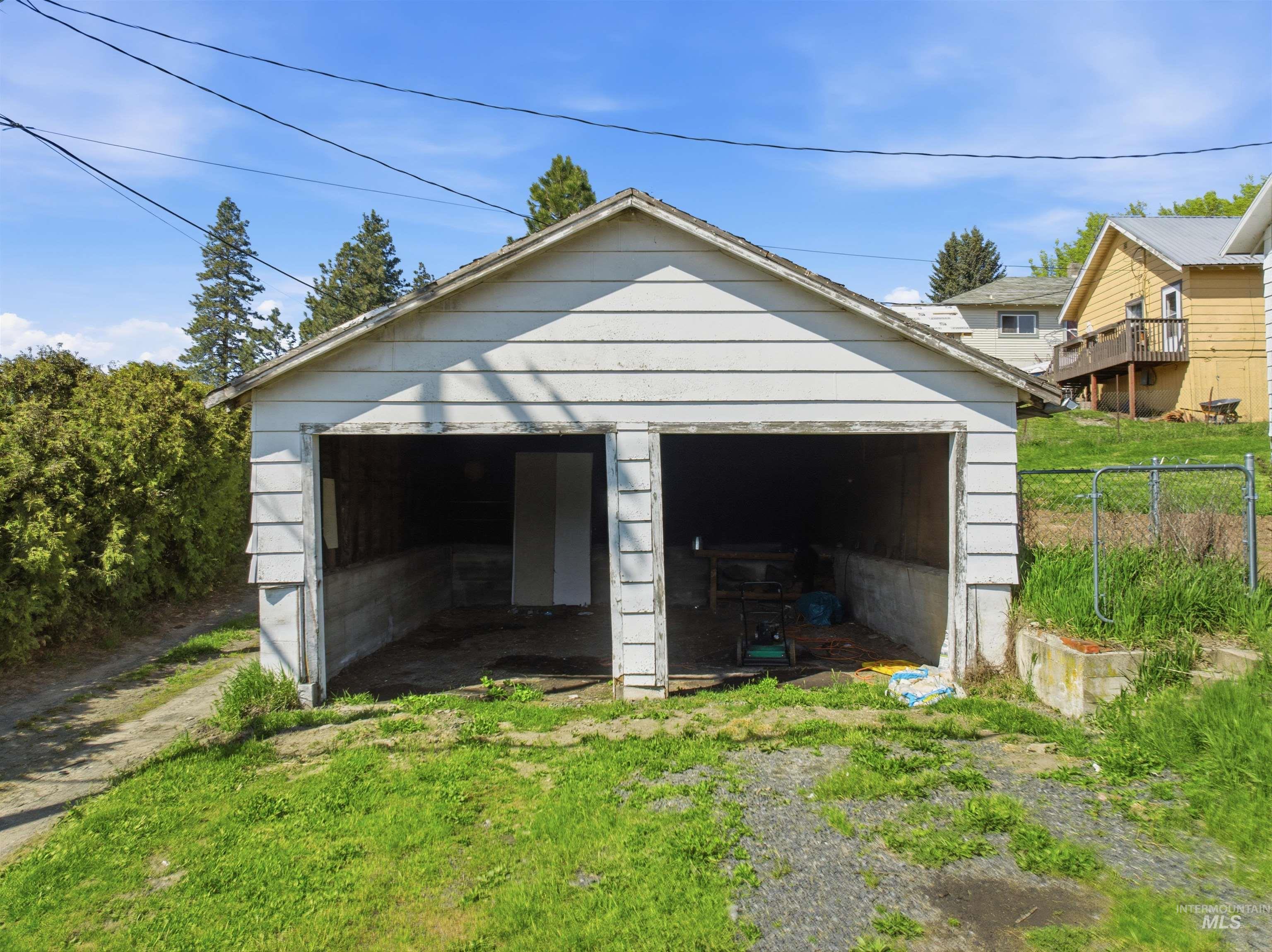 810 Pine Street Potlatch, ID 83855 - Photo 27 of 33 Detached two-car garage with white horizontal siding and a gable roof