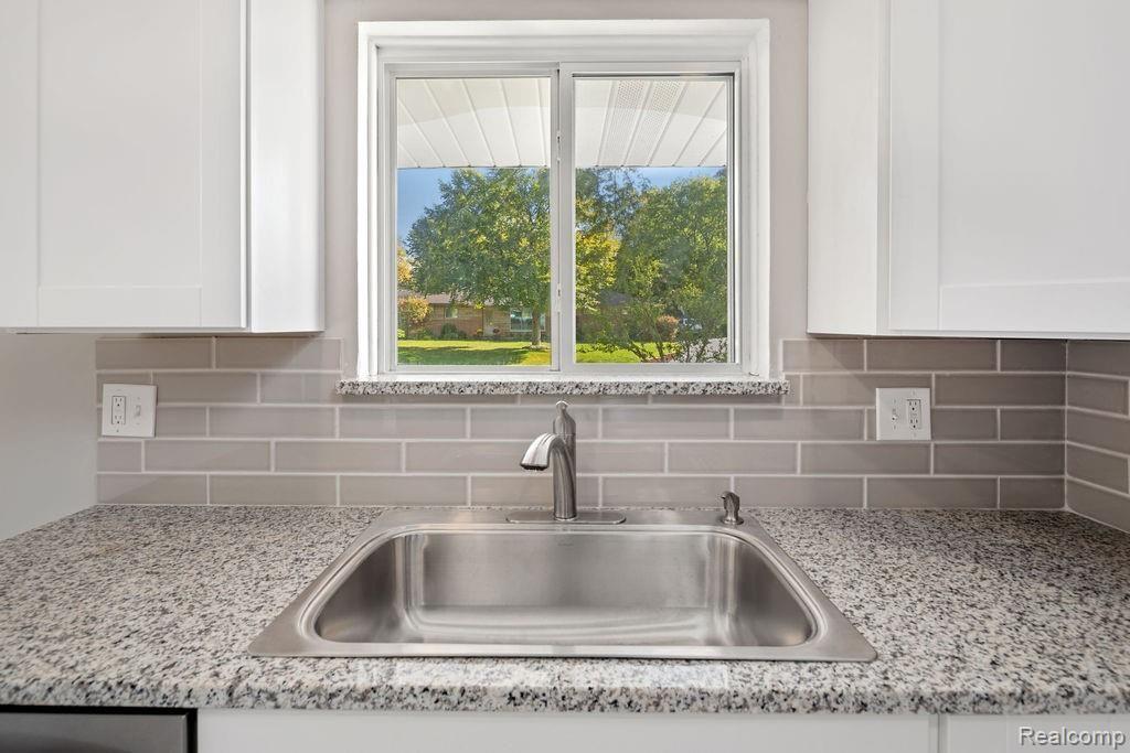 28403 Peppermill Road Farmington Hills, MI 48331 - Photo 14 of 26