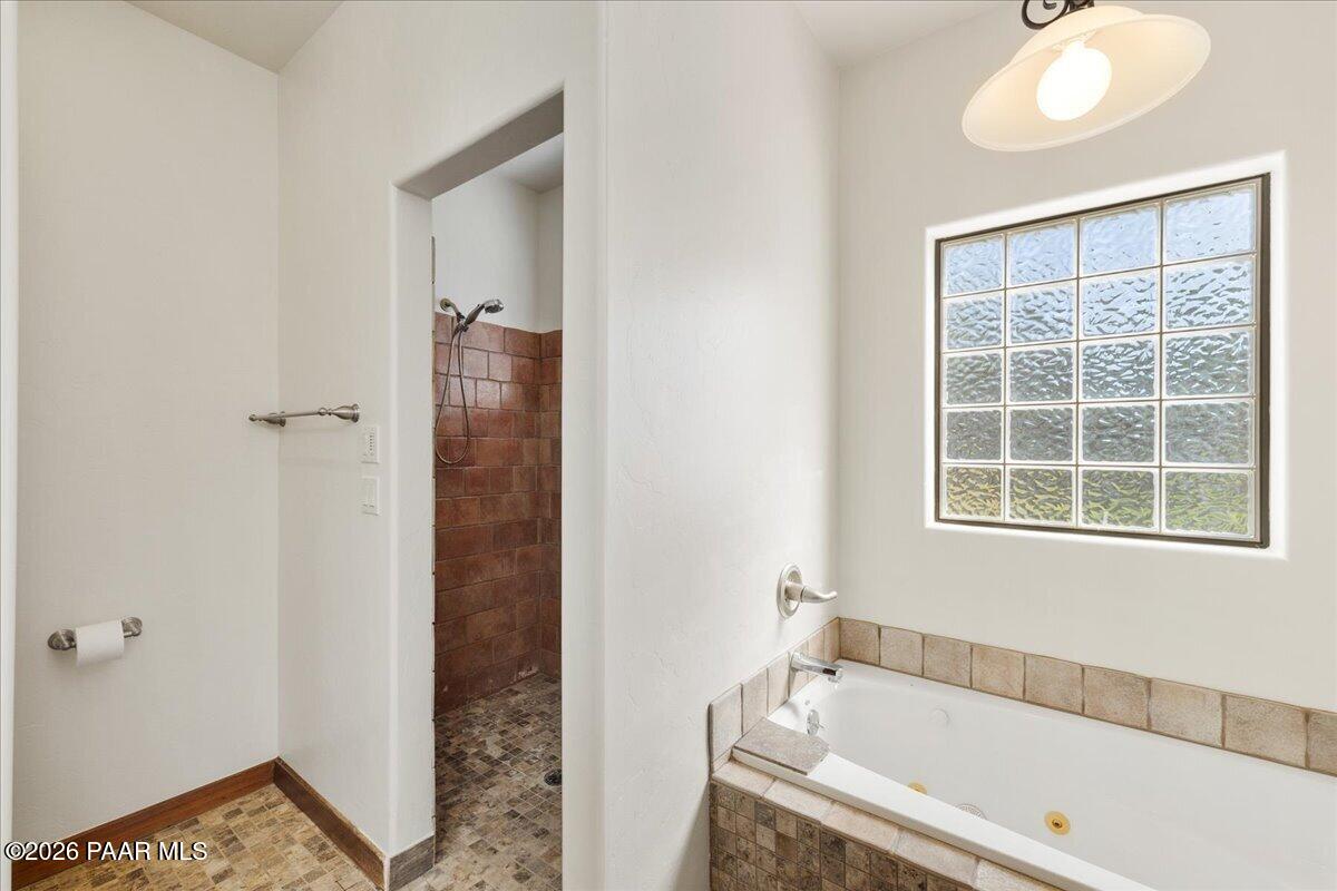 4755 East Lynn Court Lake Montezuma, AZ 86335 - Photo 18 of 36 a bathroom with a tub and a window