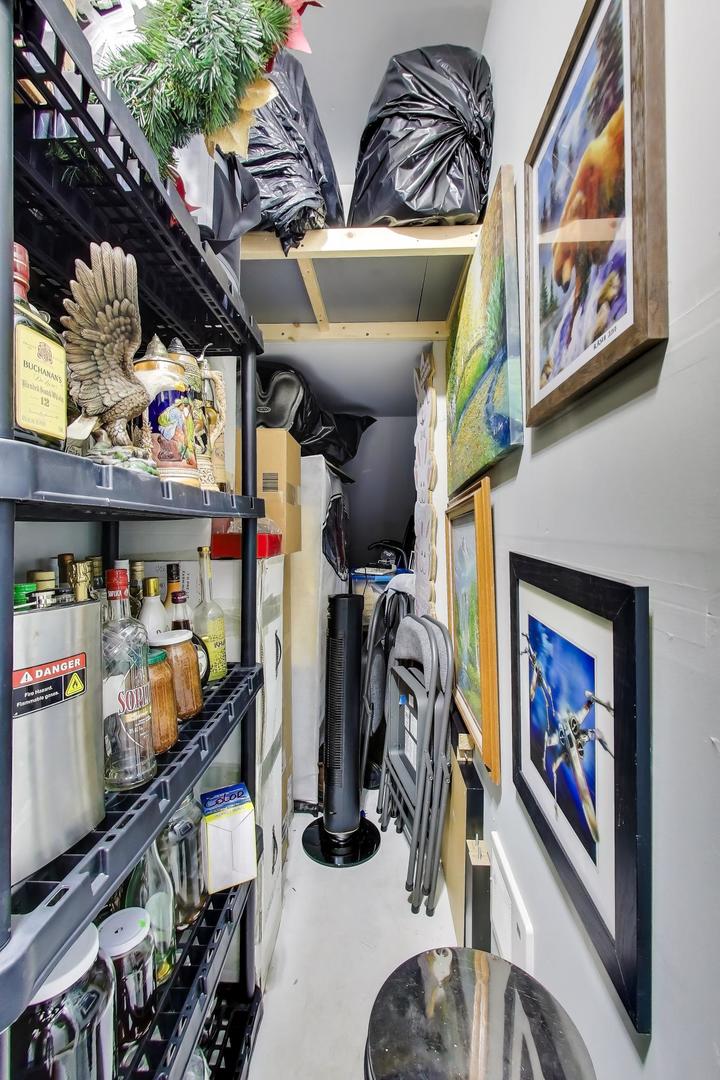 8225 Concord Lane, Unit I Justice, IL 60458 - Photo 25 of 28 a view of a storage room