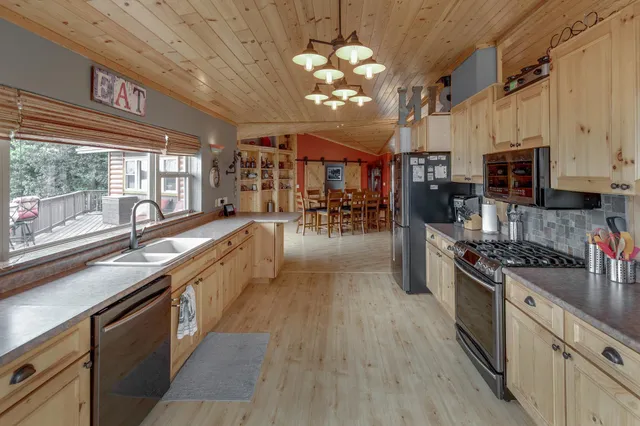 $785,000 | 33502 County Road 3, Crosslake, MN 56442