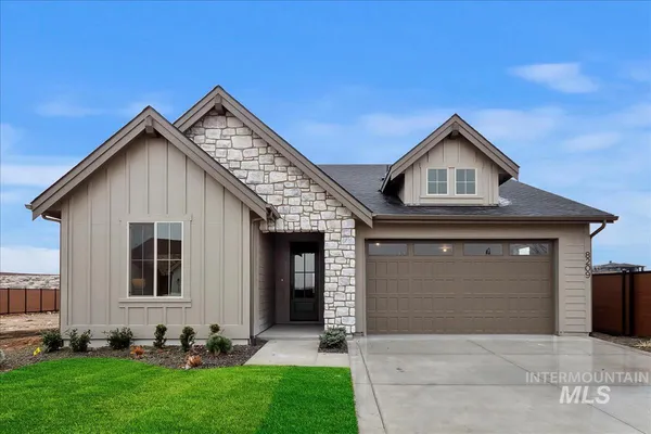 $674,900 | 7058 North Canter Trl Avenue, Meridian, ID 83646