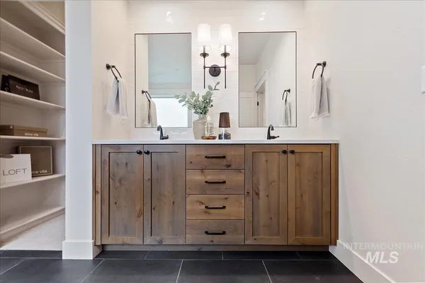 $674,900 | 7058 North Canter Trl Avenue, Meridian, ID 83646