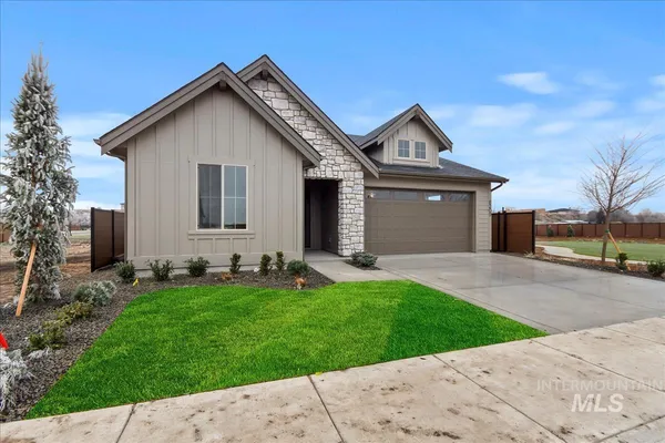 $674,900 | 7058 North Canter Trl Avenue, Meridian, ID 83646